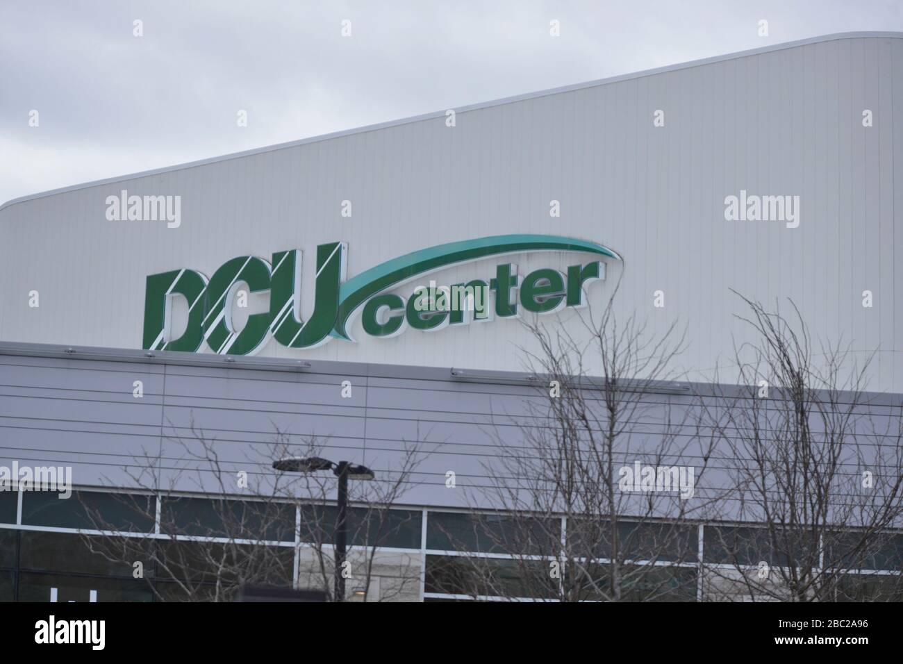 Worcester, Massachusetts, USA. April 2020. Das Sport- und Kongresszentrum des DCU Centers, in dem während des Covid-19-Virus-Notfalls ein Notkrankenhaus eingerichtet wurde. Kredit: Kenneth Martin/ZUMA Wire/Alamy Live News Stockfoto