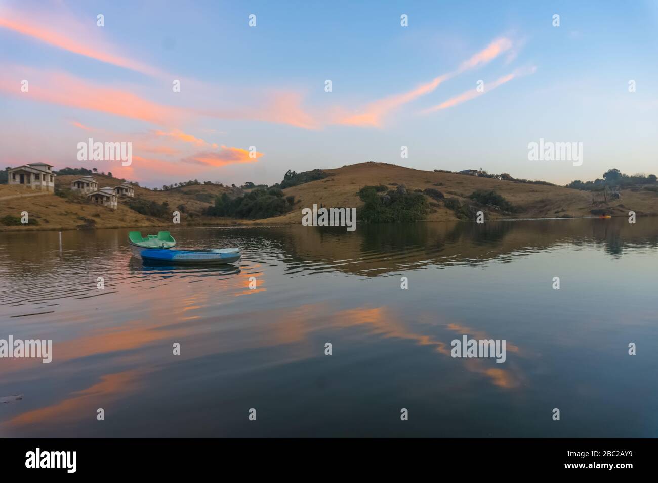 Bootstouren in der Mawphanlur am Gipfel des Berges Stockfoto