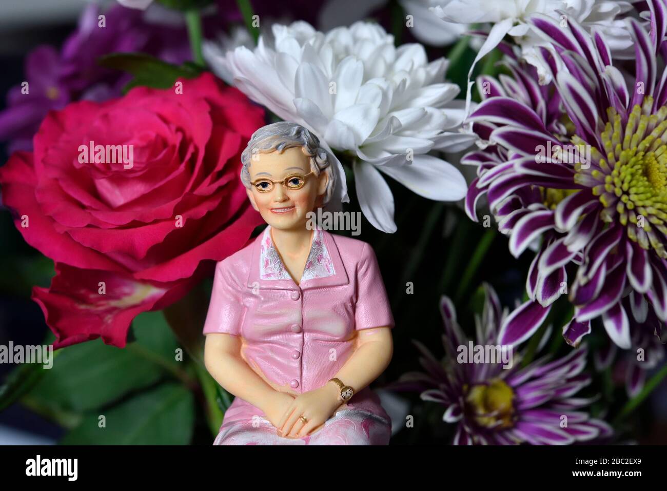 Miniatur-Figurin, Muttertag, Muttertag Blumen Stockfoto