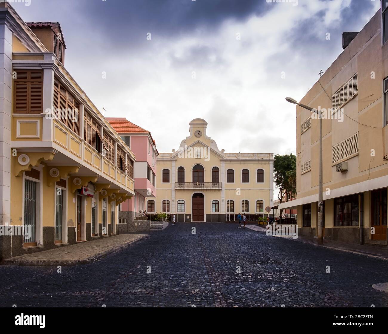 Das Gebäude des Rathauses Mindelo auf der Insel Sao Vicente in Kap Verde - Republik Cabo Verde Stockfoto