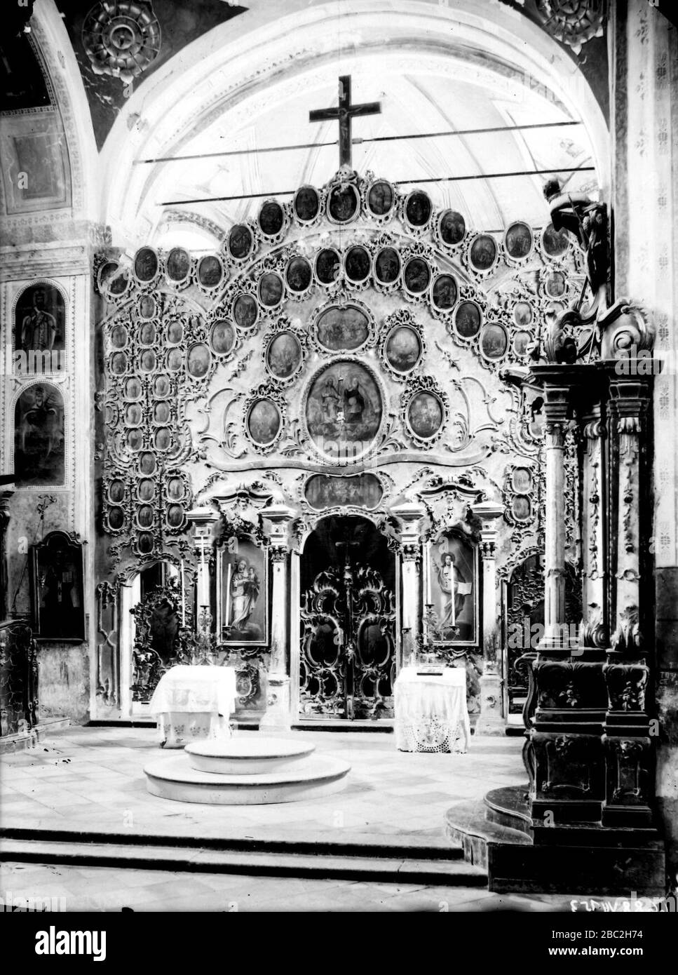 Kloster Grgeteg, Ikonostase im Jahr 1885. Stockfoto