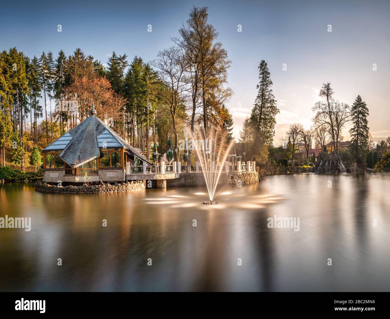 Leckerer Fisch (Rybarska basta) in Rajecke Teplice, Slowakei Stockfoto