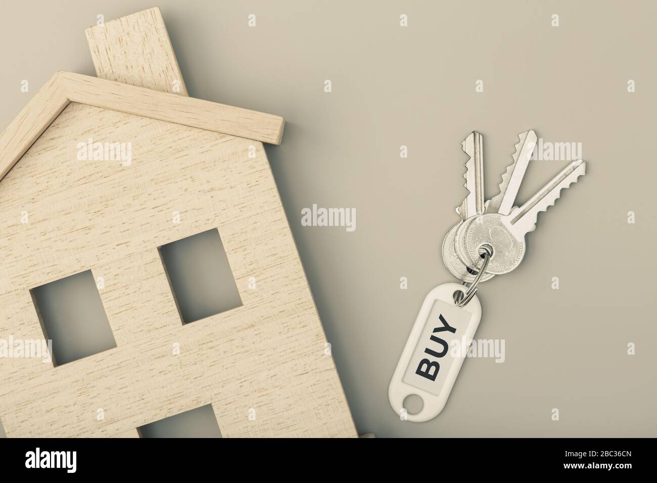 Kauf eines Hauskonzepts. Immobilienmarkt. Haus-Symbol mit Tasten. Kopierbereich. Draufsicht Stockfoto