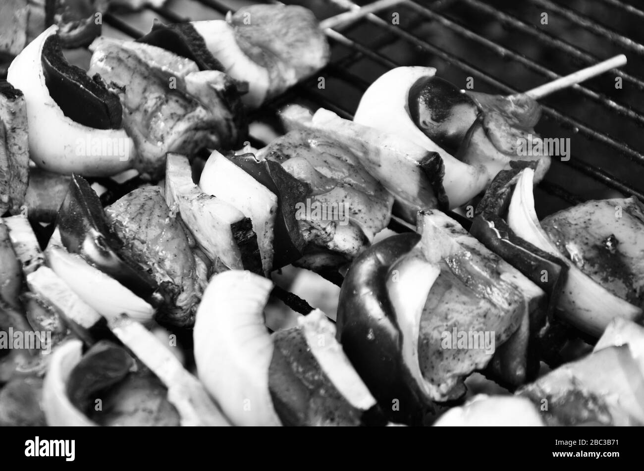 Leckere Mischung Spieße mit Huhn & Gemüse Stockfoto