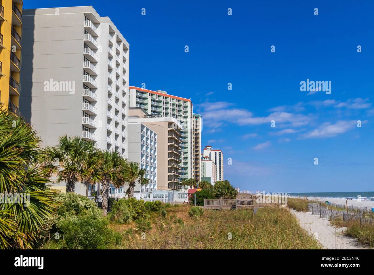 Resort Hotels am Strand am North Ocean Boulevard in Myrtle Beach, South Carolina. Stockfoto