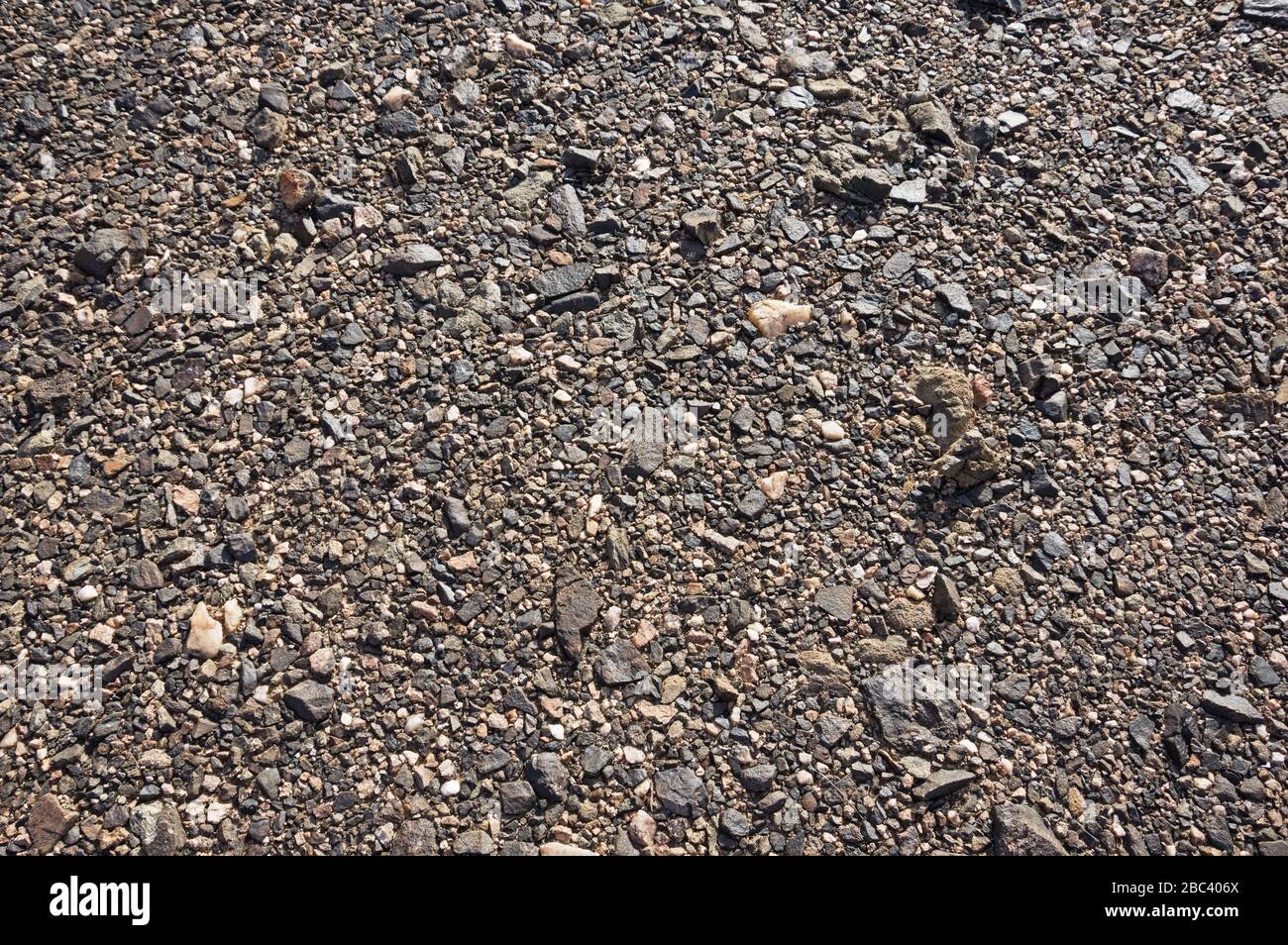 Mojave-Wüstenpflaster aus Kies und Kieselsteinen, nachdem das feinere Material weggeblasen wurde Stockfoto
