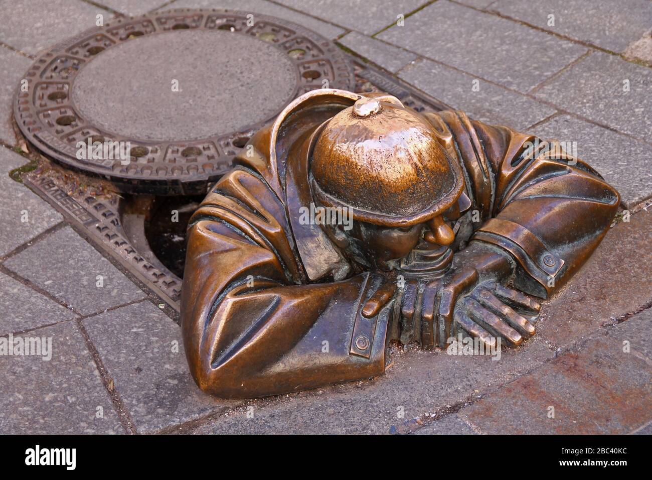 "An at Work"-Bronzestatue in Bratislava Stockfoto