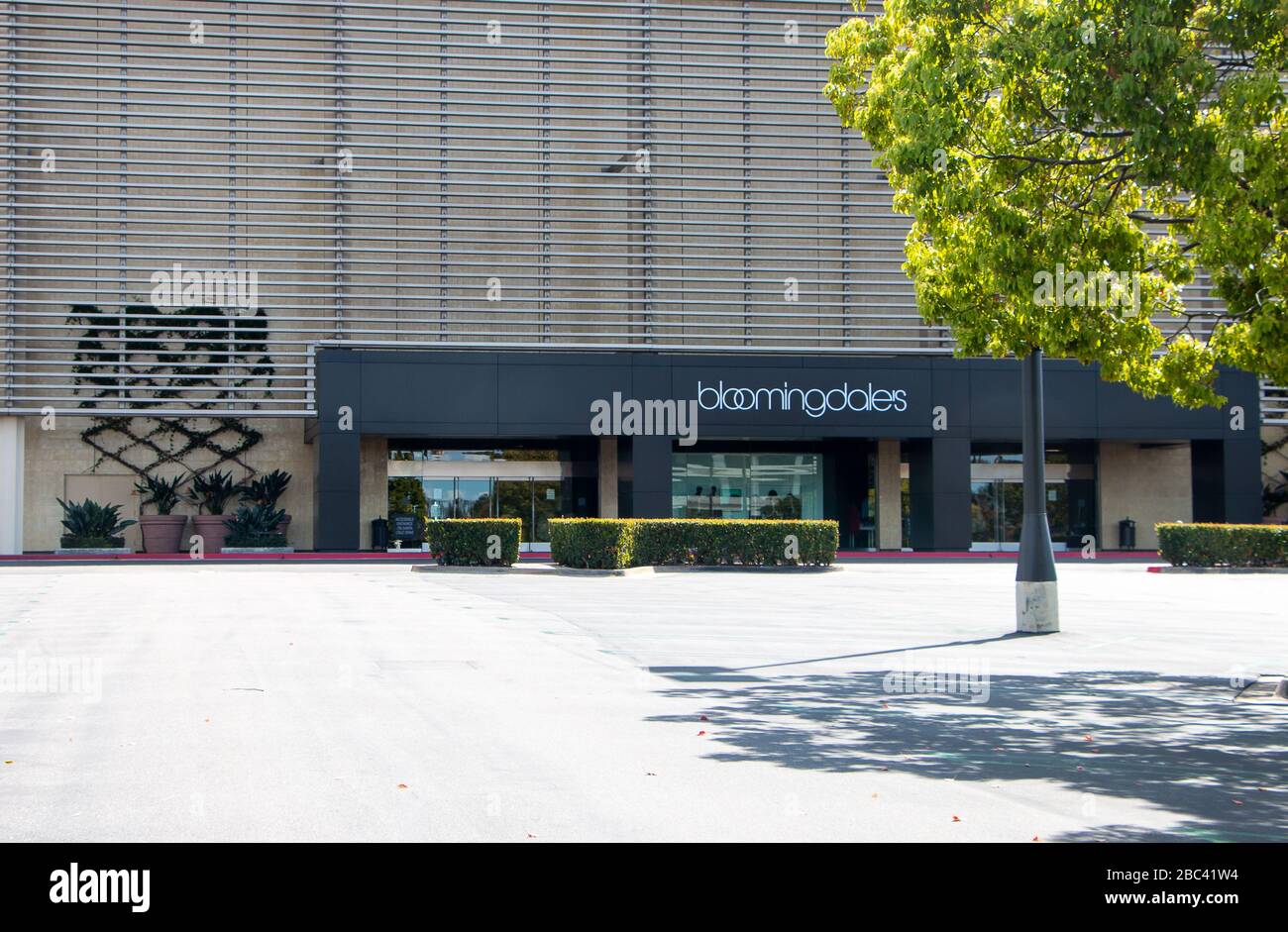 Bloomingdales Schließung mit leerem Parkplatz in der Mall Stockfoto