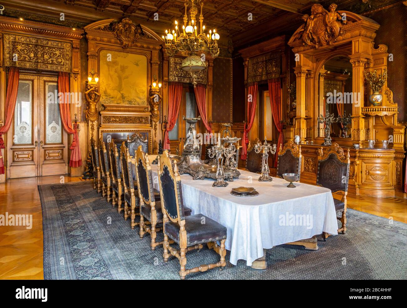 Prunkvoller Innenraum auf Schloss Chapultepec, heute Nationalmuseum für Geschichte in Mexiko-Stadt, einst Heimat von Kaiser Maximilian I. und mexikanischen Präsidenten. Stockfoto