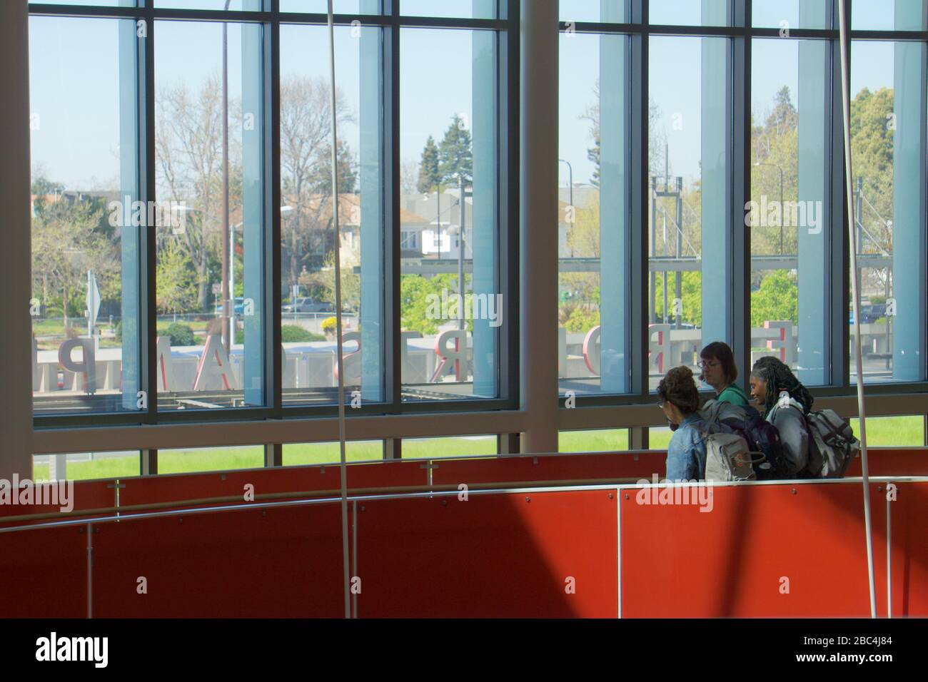 ED Roberts Campus, Community Center for Disability Education. Die Architektur des Universal Designs bietet Zugang zu Menschen mit Behinderungen. Berkeley, Kalifornien. Stockfoto