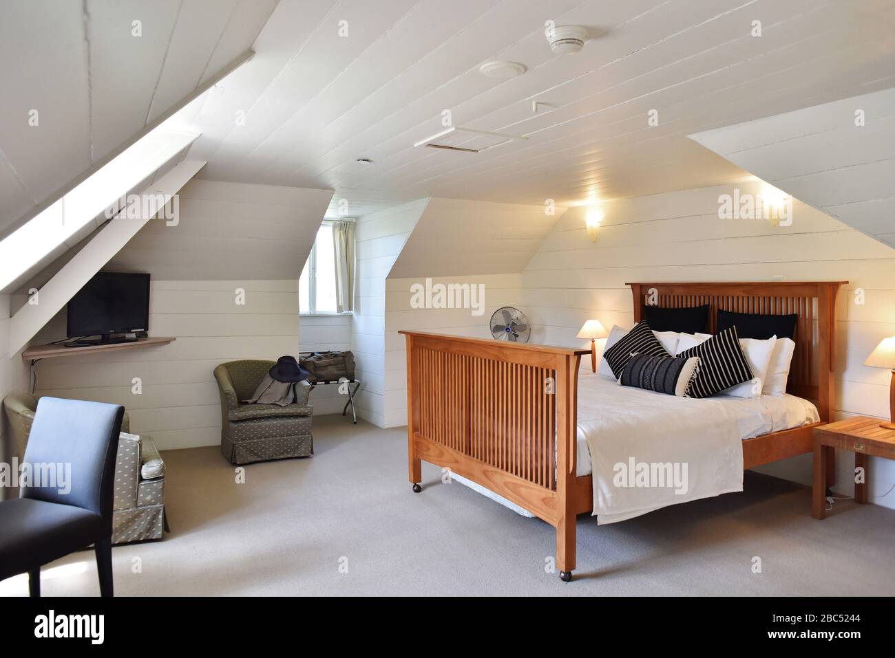 Schlafzimmer im Dachgeschoss, historisches Landhaus und Hotel Mittagong, Southern Highlands New South Wales, Australien Stockfoto