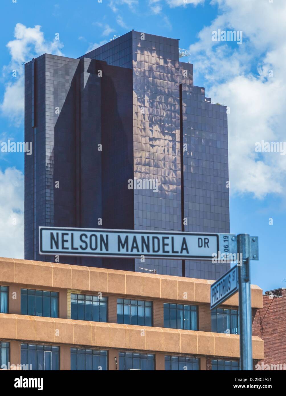 Pretoria, Südafrika, 15. März bis 2020: Reservebankgebäude mit Glasfassade im Stadtzentrum. Stockfoto