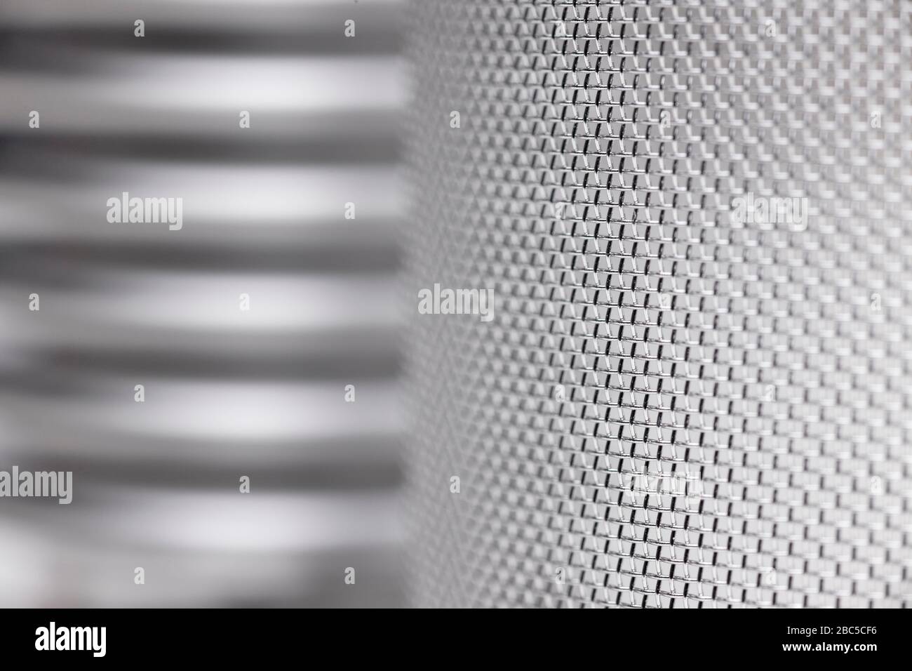 Detail einer Siebmaschine in silbrig grau - selektiver Fokus Stockfoto