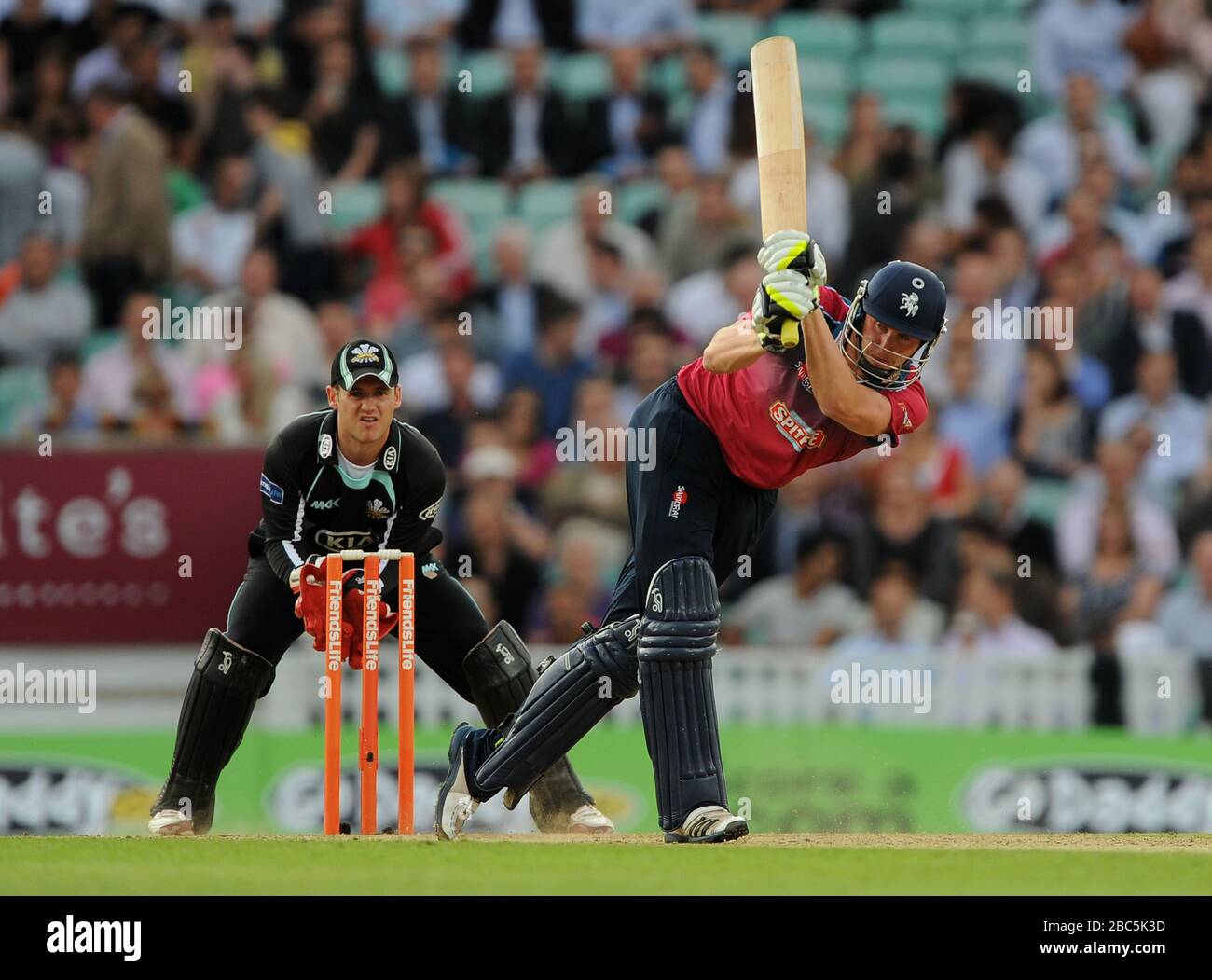Steven Davies von Surrey Lions (links) und Alex Blake von Kent Spitfires (rechts). Stockfoto
