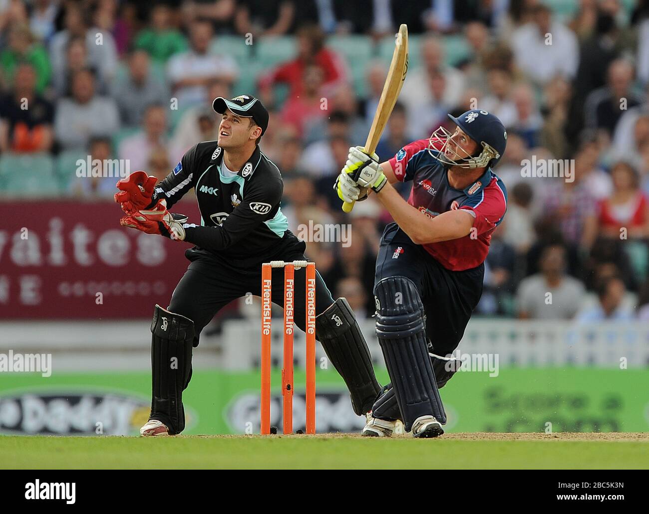 Steven Davies von Surrey Lions (links) und Alex Blake von Kent Spitfires (rechts). Stockfoto