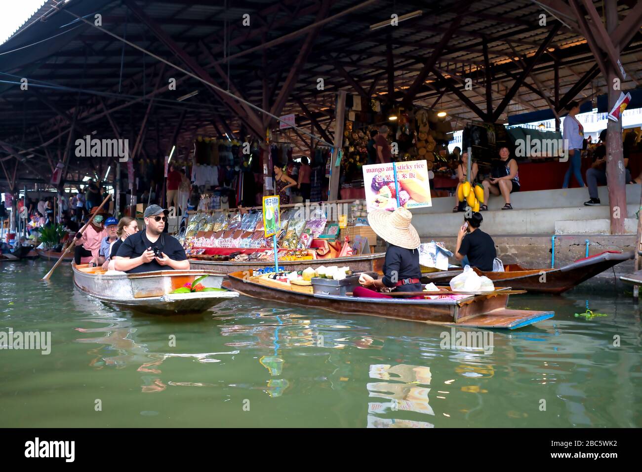 Damnoen Saduak Floating Market Old Way of Life Culture in der Vergangenheit ist der berühmte Ort Ratchaburi in Thailand Stockfoto