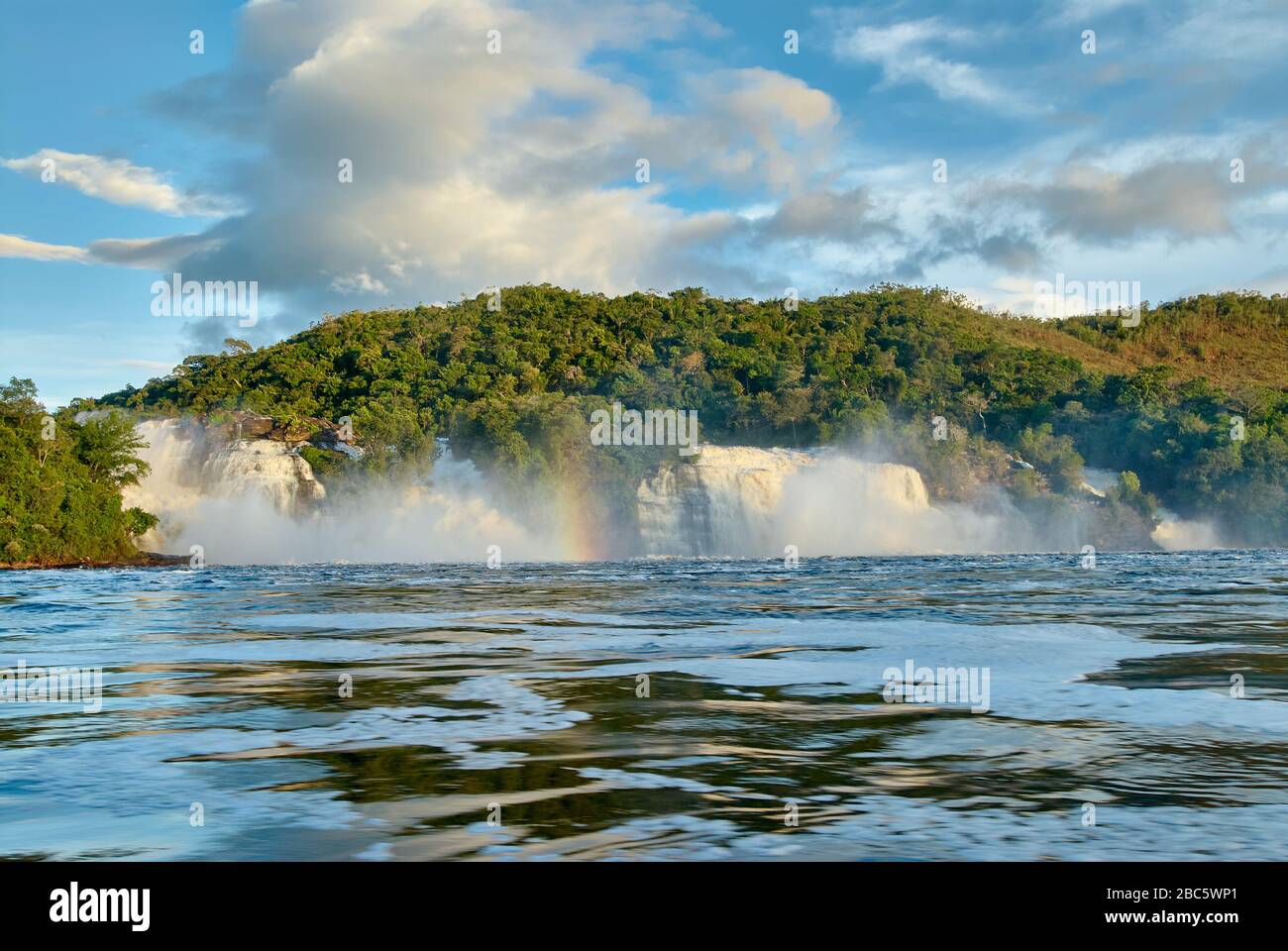 Salto Golondrina und Salto Ucaima, Wasserfälle in der Lagune des Canaima NATIONALPARKS, Venezuela, Südamerika, Amerika Stockfoto