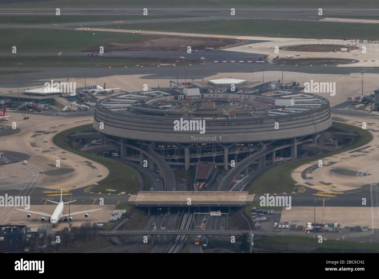 Paris, Frankreich. März 2020. Fast leeres Terminal 1 am Flughafen Paris Charles de Gaulle vor der Coronavirus-Krise in Frankreich Stockfoto