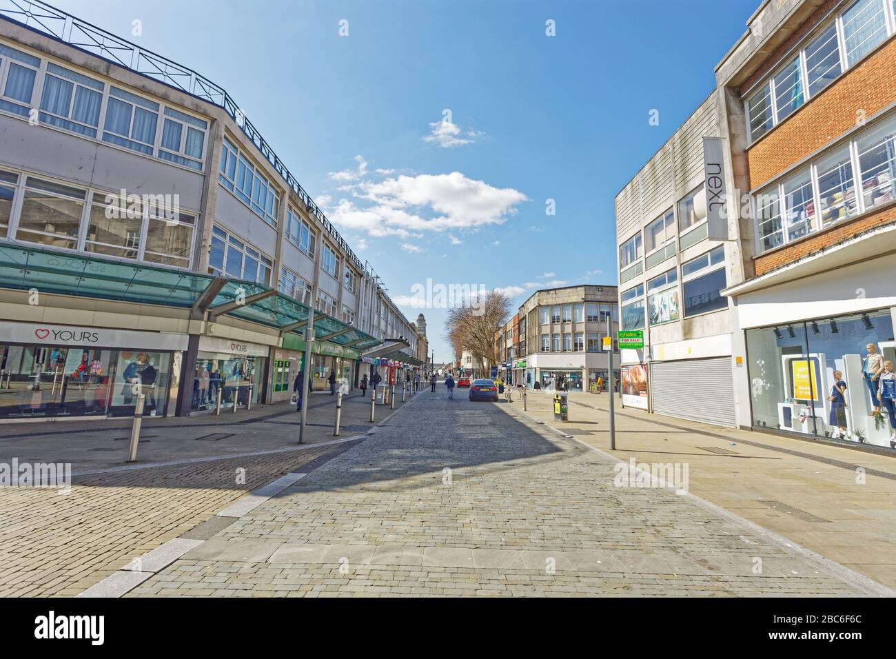 Bild: Oxford Street im Stadtzentrum bleibt verlassen, Swansea, Wales, Großbritannien. Dienstag, 31. März 2020 Re: Covid-19 Coronavirus Pandemie, Großbritannien. Stockfoto