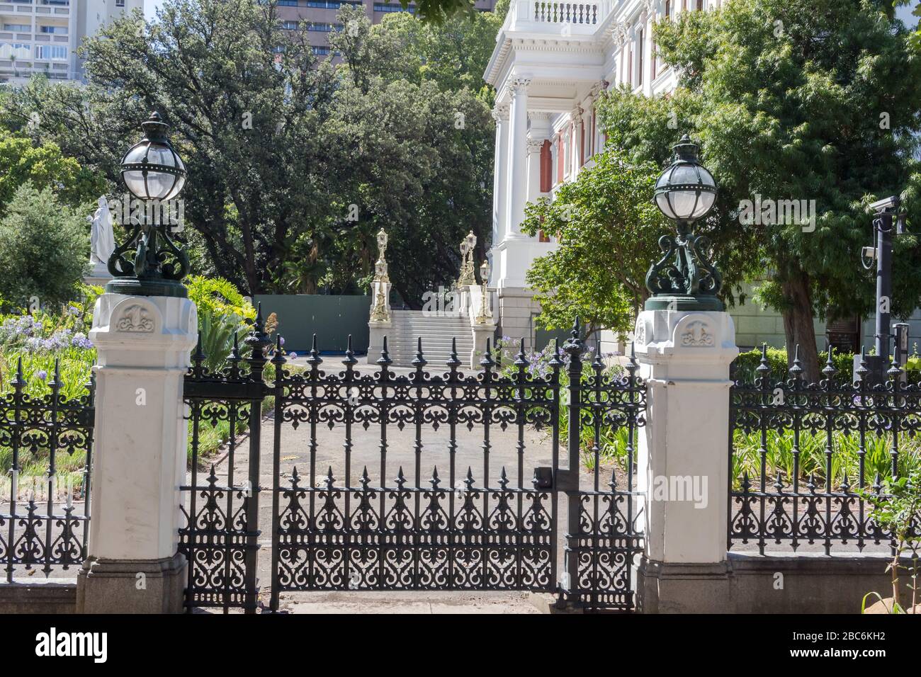 KAPSTADT, SÜDAFRIKA - 1. JANUAR 2020: Historisches Parlament in Kapstadt, Südafrika Stockfoto