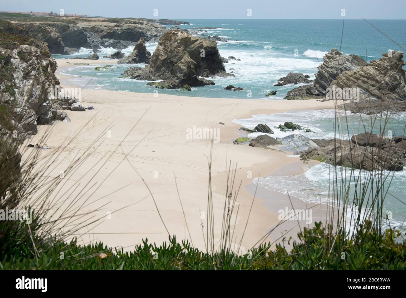 Küstenlinie zwischen Sines und Porto Covo, Portugal Stockfoto