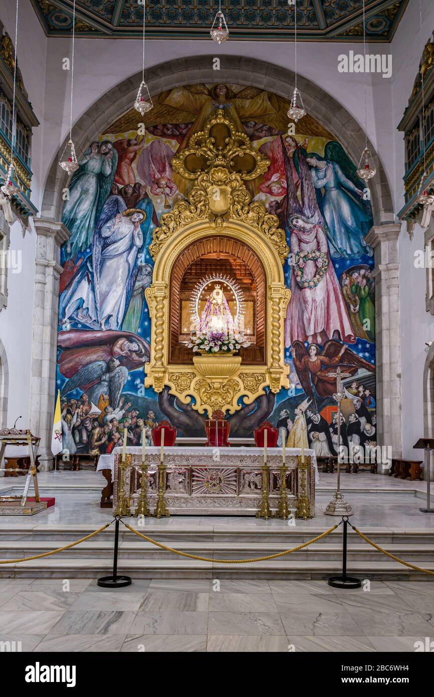 Blick auf den Altaraufsatz in der Basilika unserer Lieben Frau von Candelaria Stockfoto