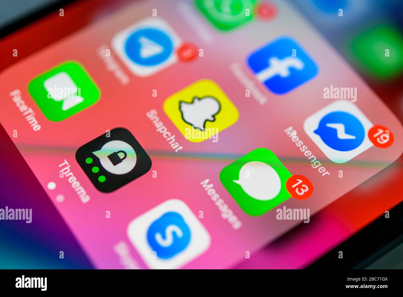 Facebook, Snapchat und WhatsApp, soziale Apps, App-Symbole, Anzeige auf dem Display von Handy, Smartphone, Detail, Vollformat Stockfoto
