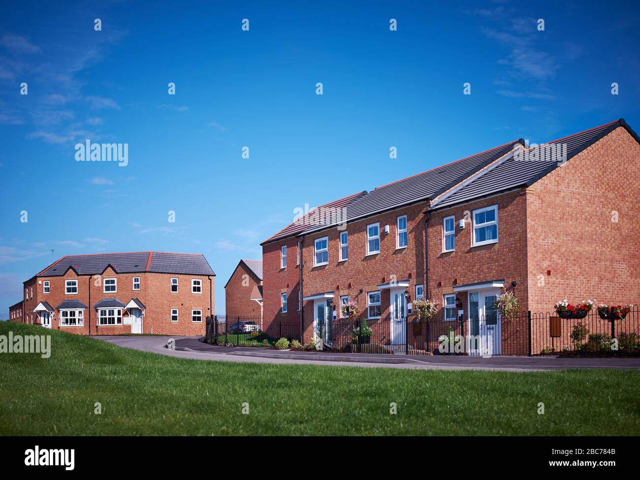 Aufnahme von typisch englischen Häusern mit Garten Stockfoto