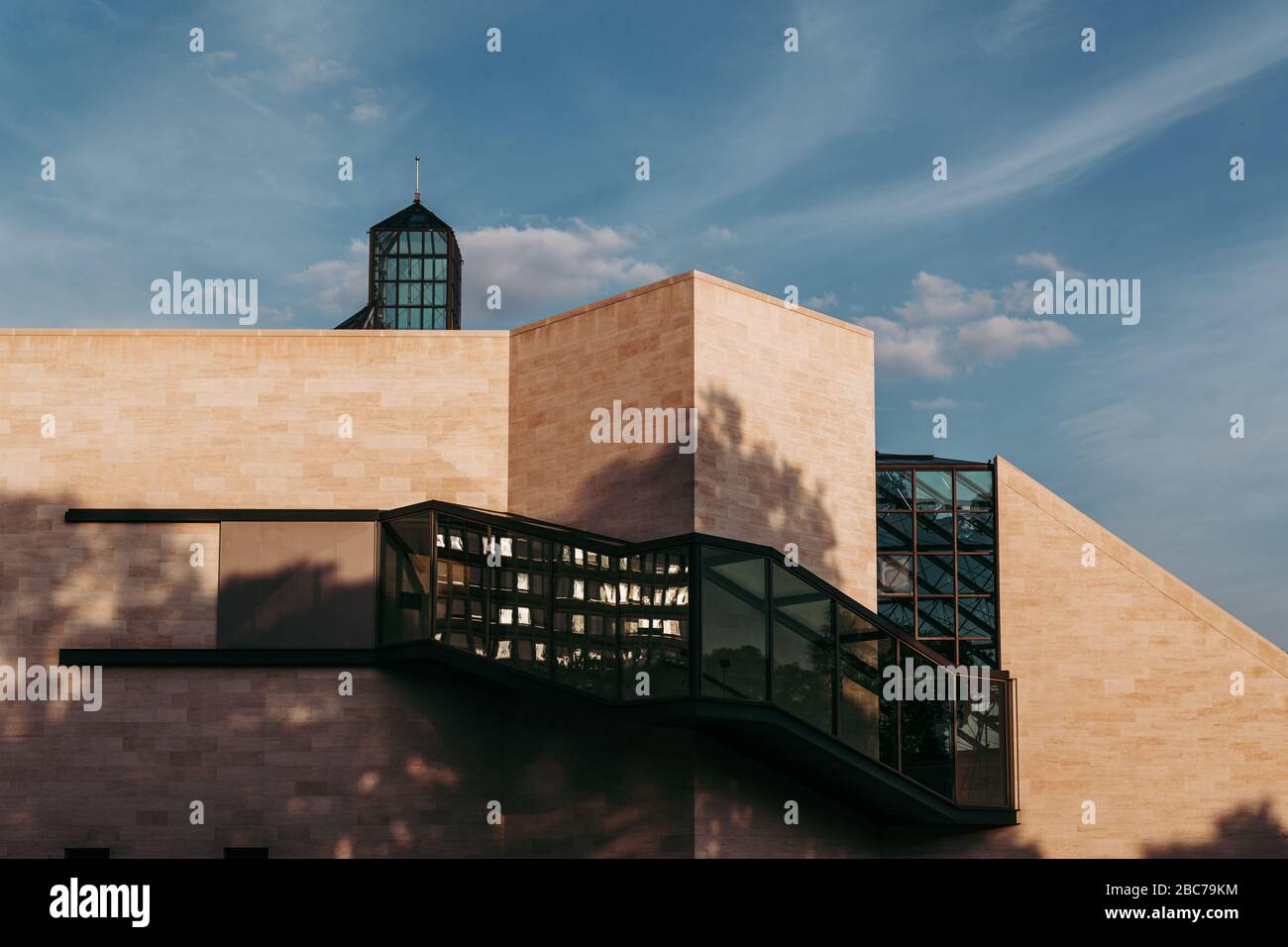 LUXEMBURG/JULI 2019: Museum für moderne Kunst in Kirchberg Stockfoto