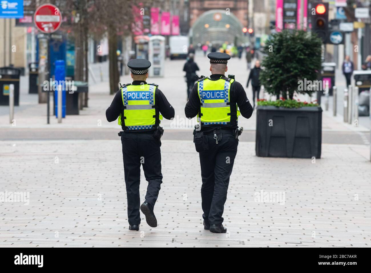 Glasgow, Schottland, Großbritannien - 26. März 2020: Coronavirus lockdown Glasgow, Schottland: Polizei patrouilliert auf den fast menschenleeren Straßen im Glasgower Stadtzentrum Stockfoto