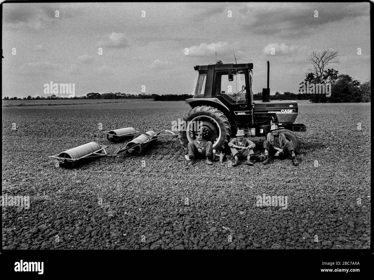 England Essex. Landarbeiter halten für ein Mittagessen in Plowmans. 2001 Stockfoto