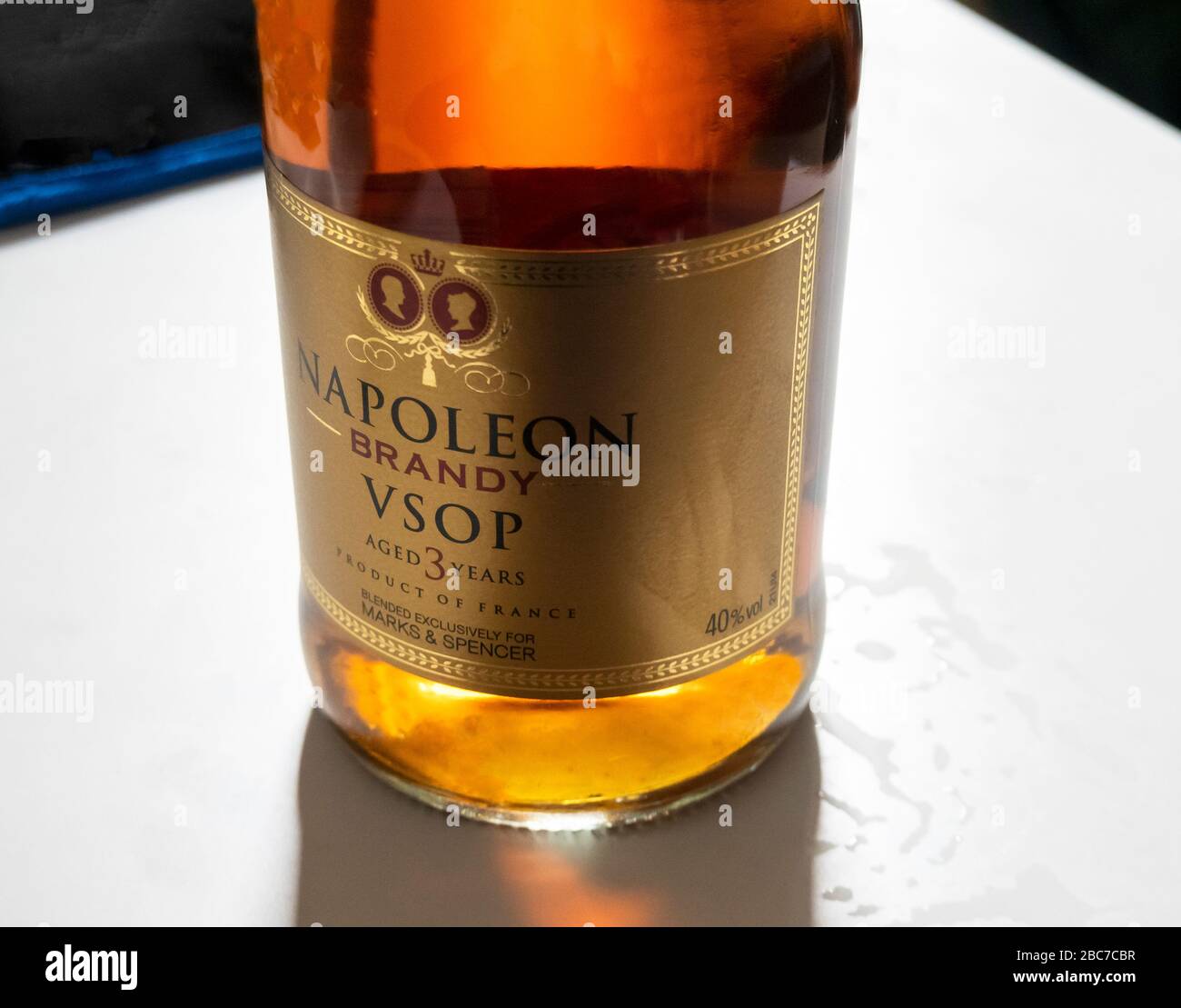 Nahaufnahme einer Flasche Napoleon Brandy Stockfoto