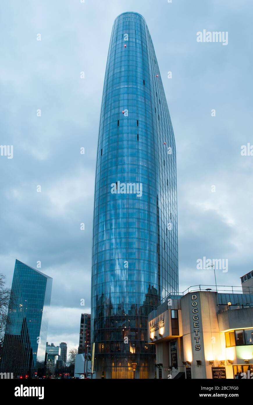 One Blackfriars Tower von Simpson Haugh und Partners Gebäude Architektur von Blackfriars Bridge, Blackfriars Rd, London SE1 9UD Stockfoto