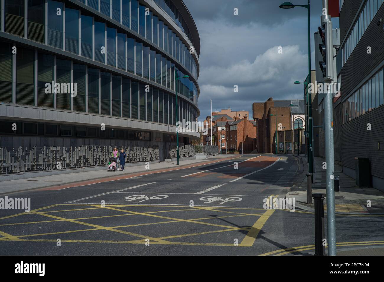 Kevin St. Garda HQ (Polizeiwache) Dublin während der Sperre für die Coronavirus-Pandemie Stockfoto