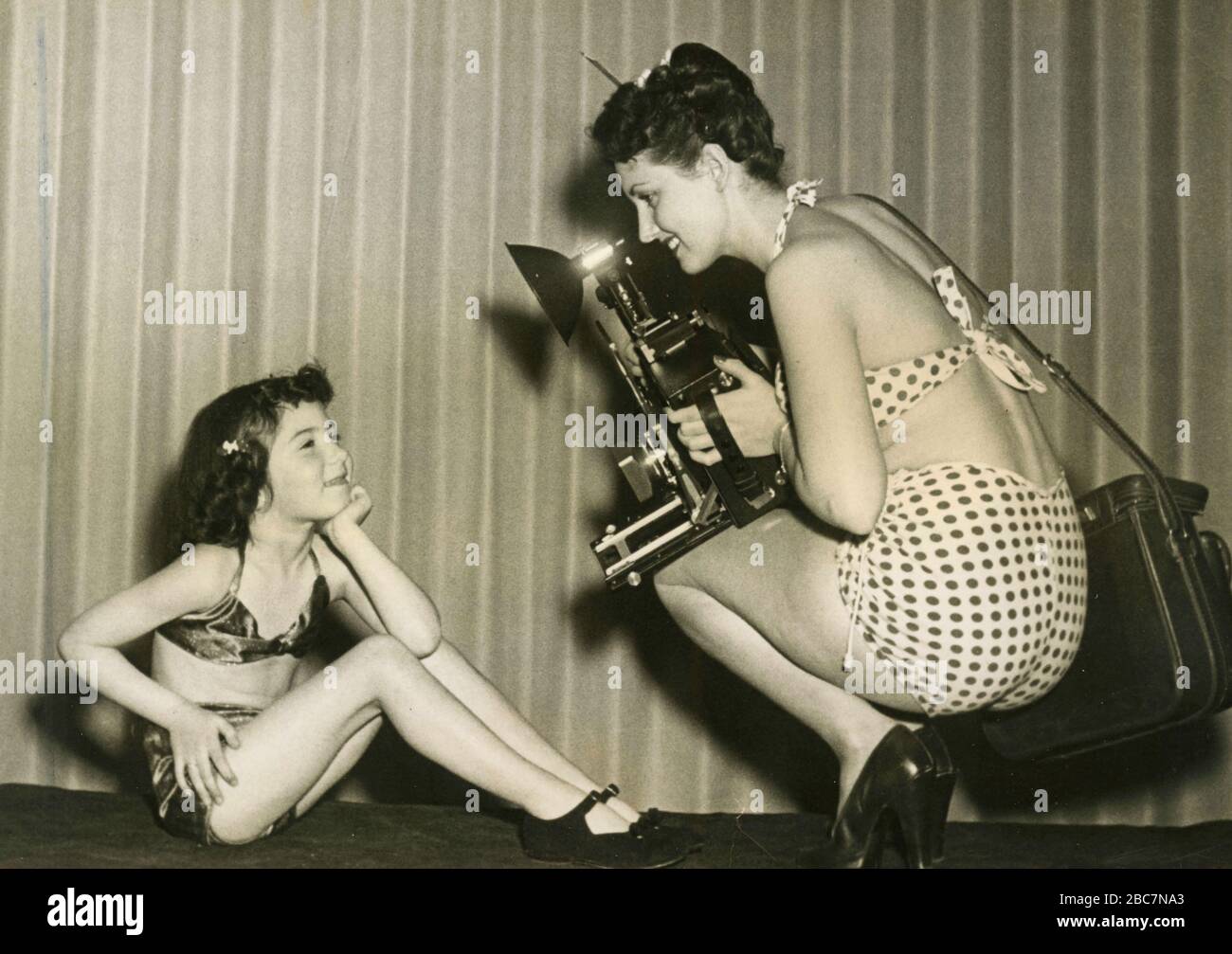 Die amerikanische Tänzerin Donna Lee Hickey und Little Cathy Dudzinski bei der "Queen of the Press Photographers Ball", NY, USA 1949 Stockfoto