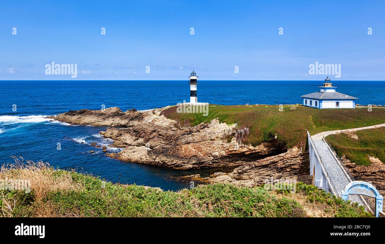 Der Leuchtturm Illa Pancha stellt sich Sommer vor Stockfoto