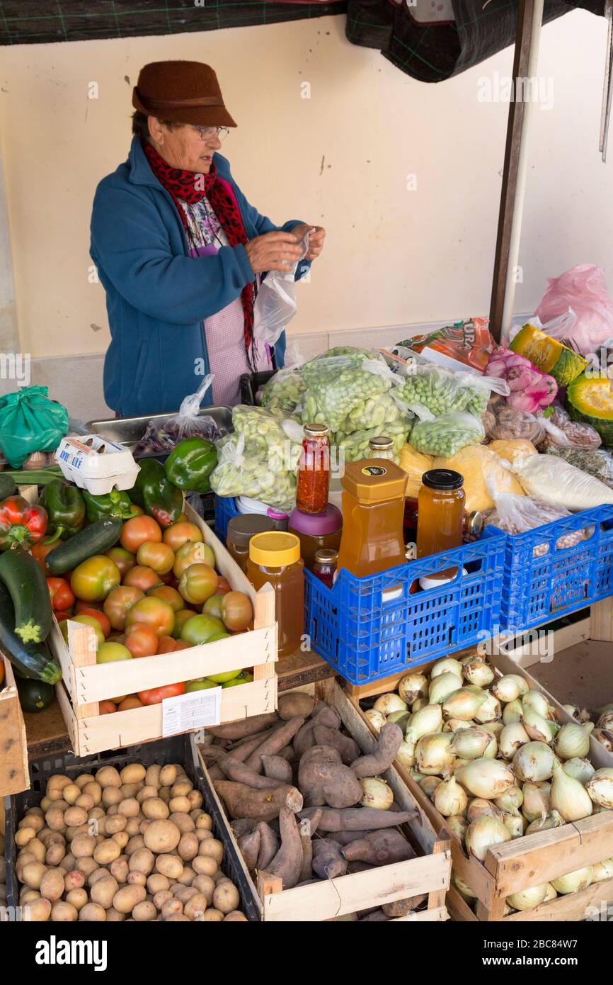 Marktstand mit lokalen Produkten, Loule, Algarve, Portugal Stockfoto