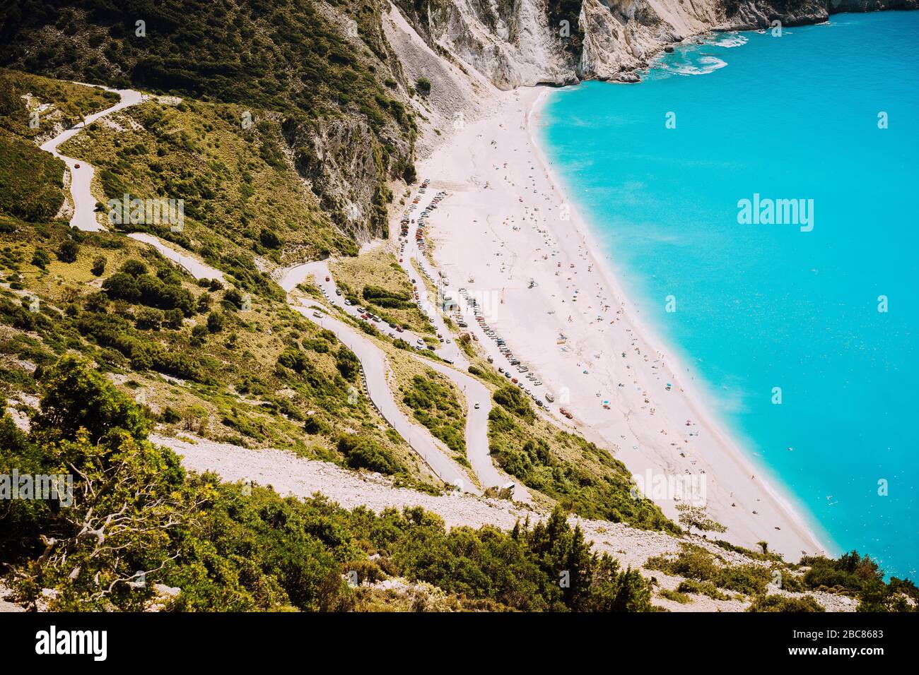 Serpentinenstraße zu berühmten myrtos Beach. Favorite Besuch auf Kefalonia, Griechenland. Stockfoto