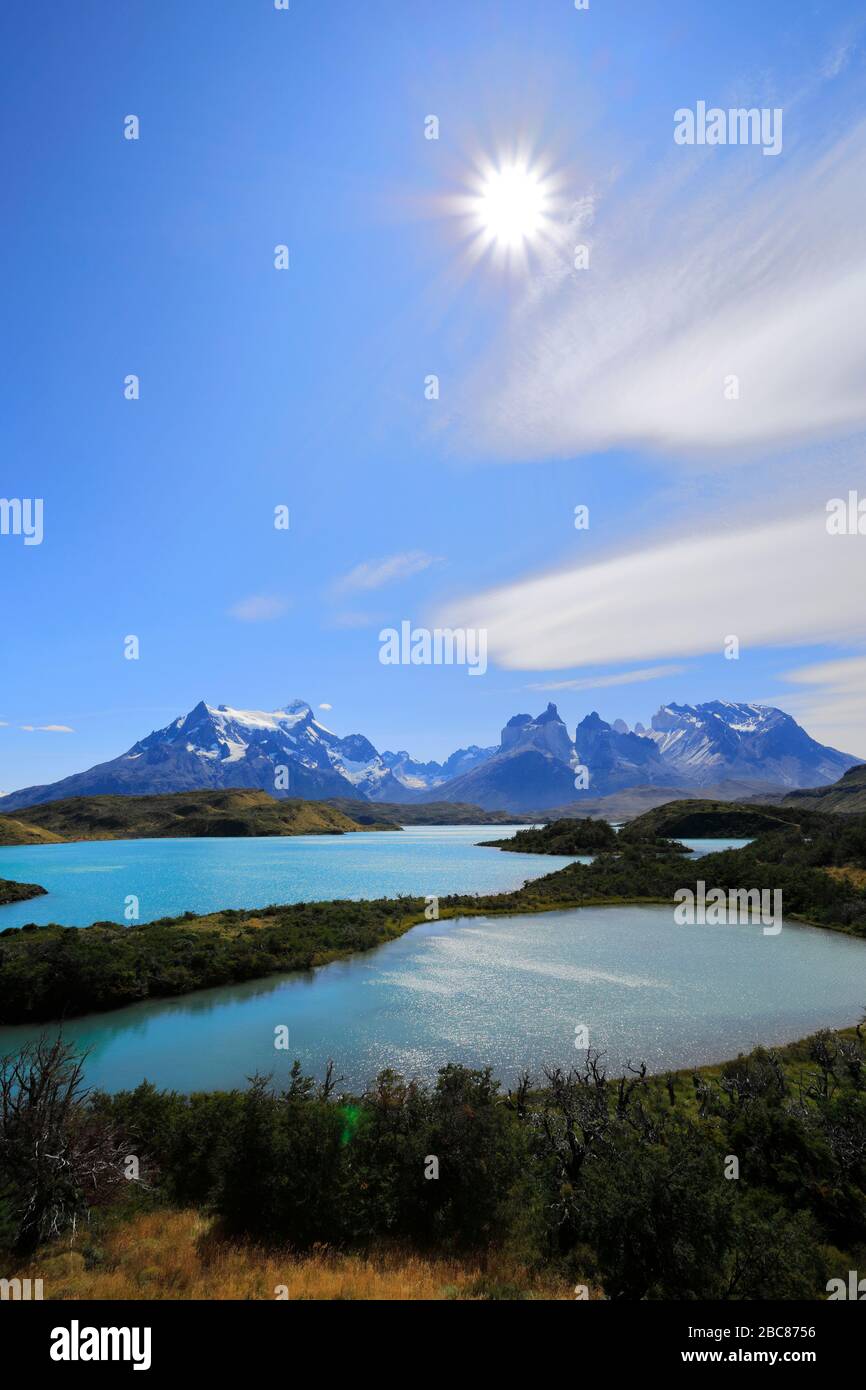 Sommeransicht von Lago Pehoe, Torres de Paine, Magallanes Region, Patagonien, Chile, Südamerika Stockfoto