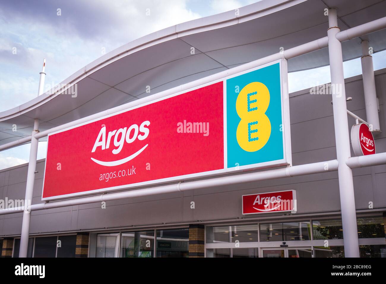 Argos Store, großer britischer High Street Händler - Außenlogo / Beschilderung - London Stockfoto