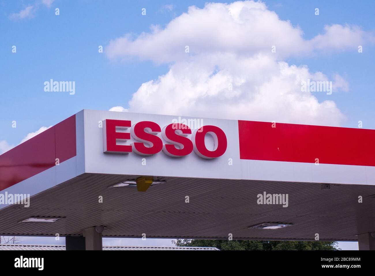 Esso Service/Tankstelle Logo- Handelsname für ExxonMobil - London Stockfoto