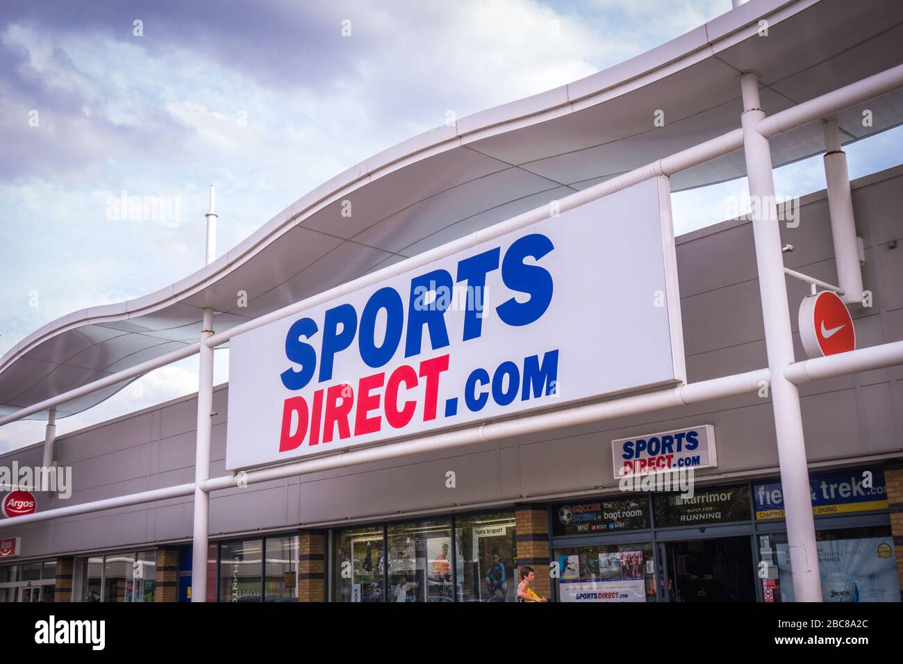 Sports Direct, britischer Sportartikelhändler für High Street - Außenlogo/Beschilderung - London Stockfoto