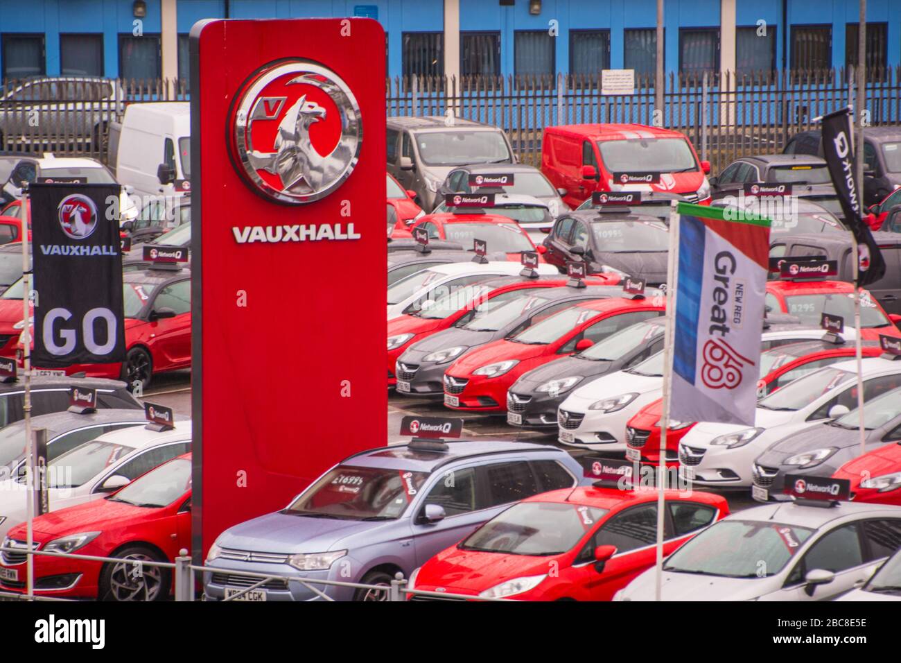 Ausstellungsraum des Autohauses Vauxhall, London - 2019 Stockfoto