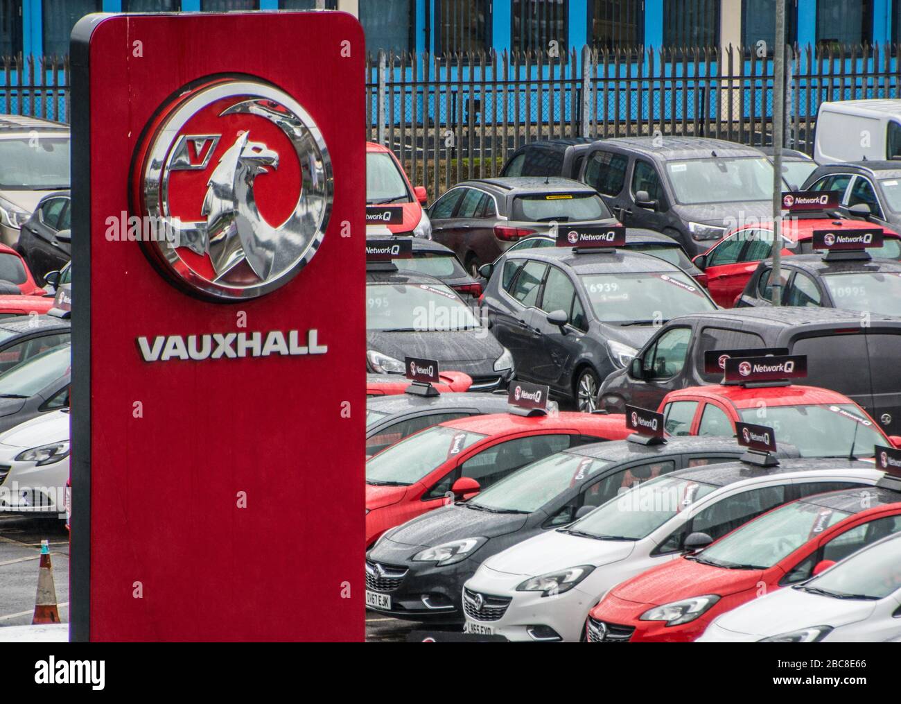 Ausstellungsraum des Autohauses Vauxhall, London - 2019 Stockfoto
