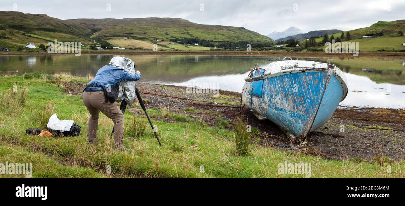 Boote am Strand, Loch Harport, Isle of Skye, Schottland Stockfoto