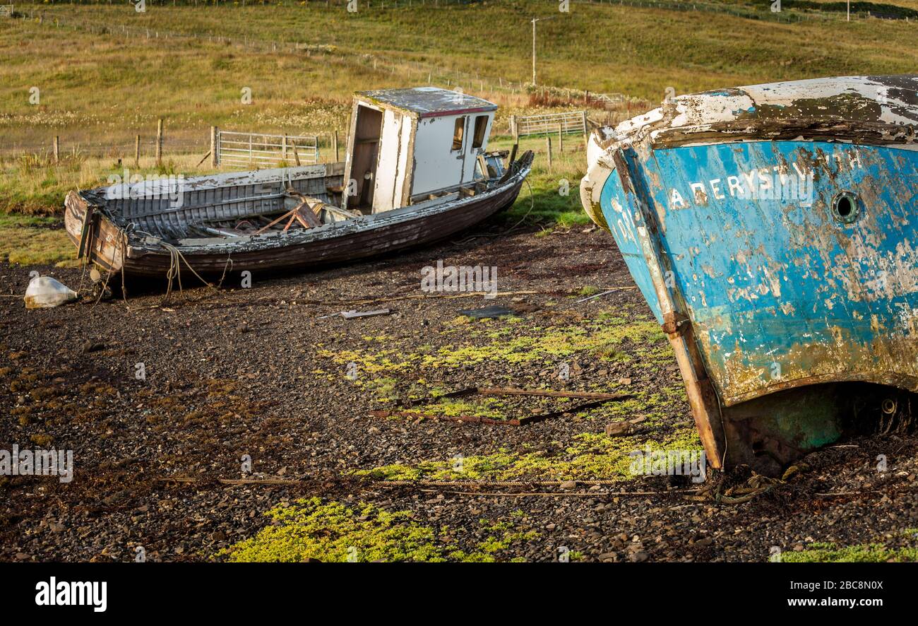 Boote am Strand, Loch Harport, Isle of Skye, Schottland Stockfoto