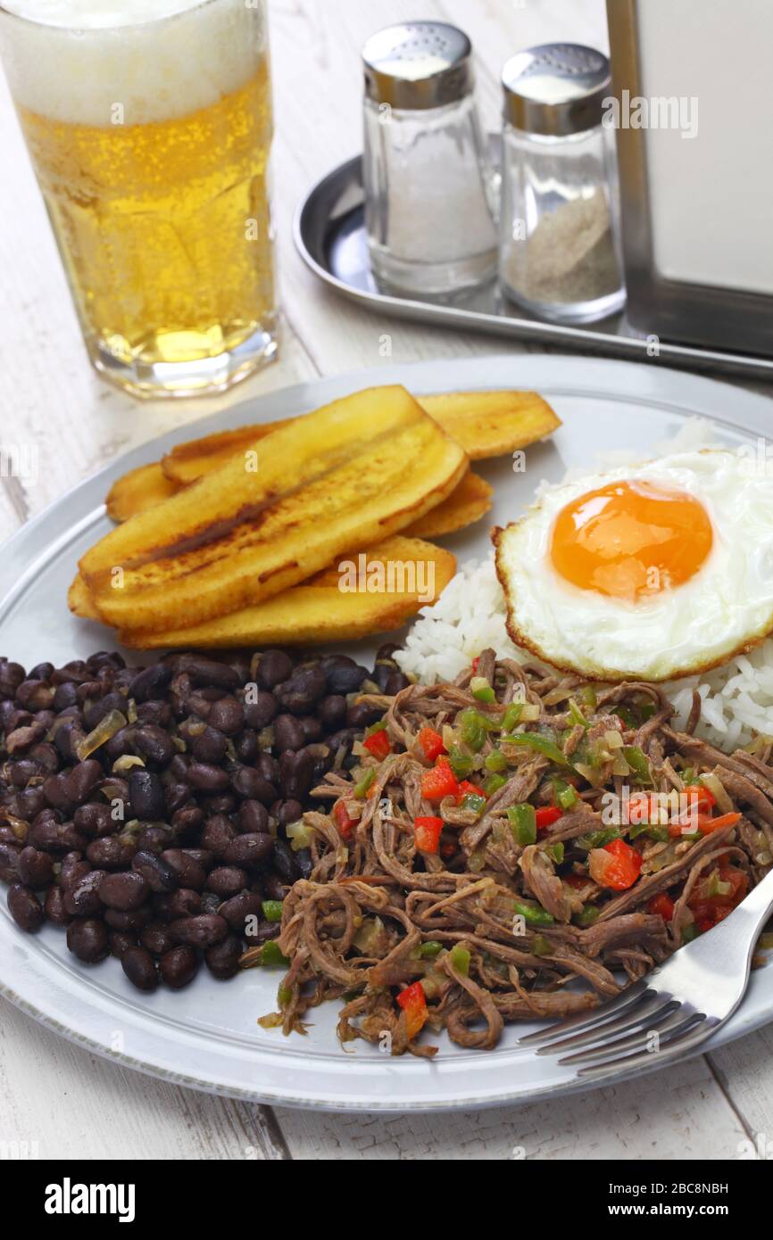 Traditionelles venezolanisches Gericht namens Pabellon Criollo Stockfoto