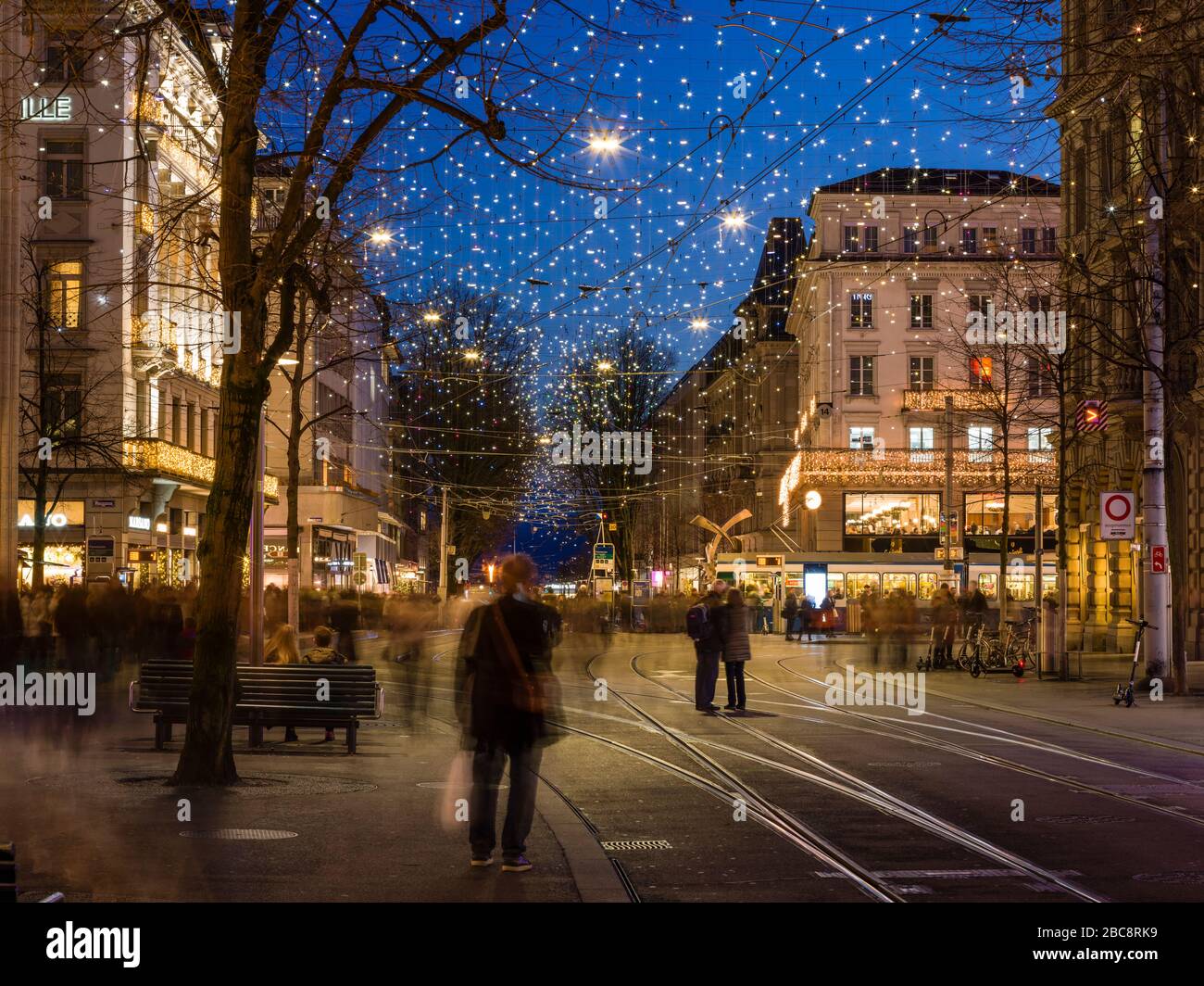 Weihnachtsbeleuchtung an der Bahnhofstraße in Zürich Stockfoto Weihnachtsbeleuchtung an der Bahnhofstraße in Zürich Stockfoto