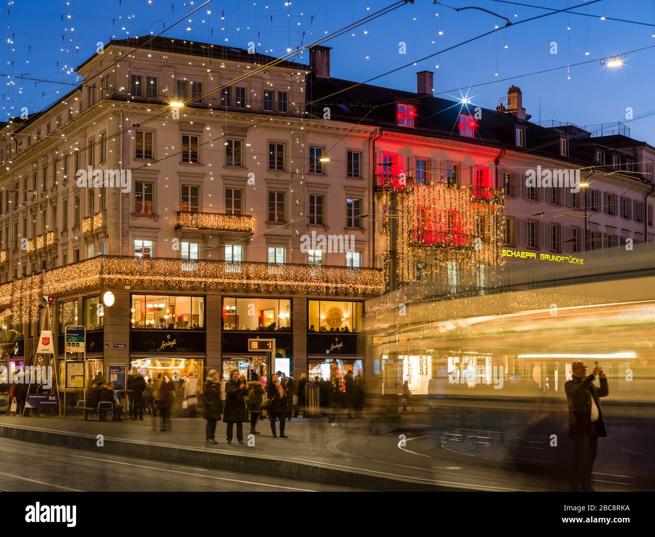 Weihnachtsbeleuchtung an der Bahnhofstraße in Zürich Stockfoto