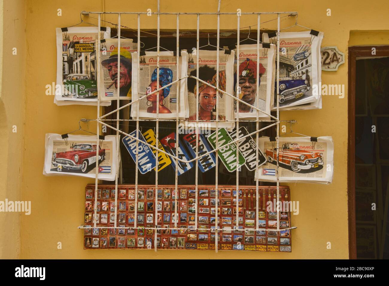 Bunte Kunstwerke zum Verkauf in Havanna Vieja, Havanna, Kuba Stockfoto